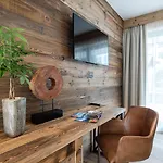 Vaya Hotel 4*